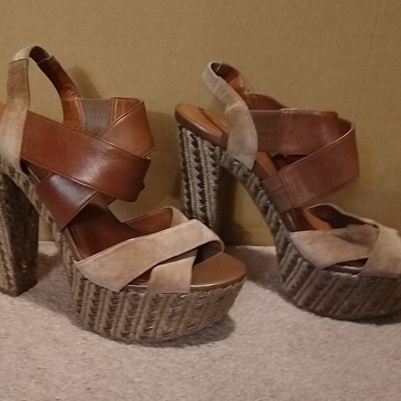 Jessica Simpson 4-in heel - Picture 3 of 4